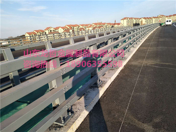 橋梁防撞護(hù)欄，防撞欄桿